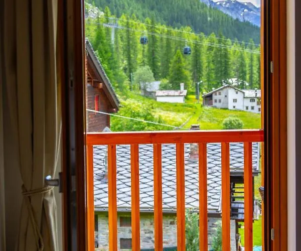 Alta Luce Mountain Aparthotel Gressoney-La-Trinite